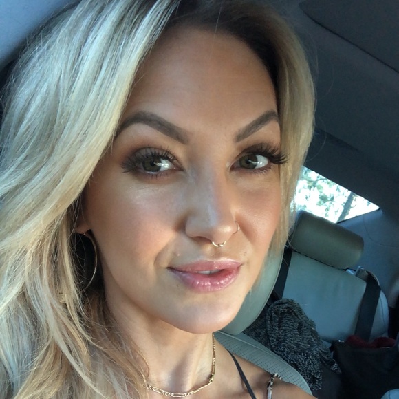 Meet your Posher, Ruchelle - Picture 1 of 1